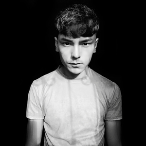 古装剧小男孩脱裤子打屁股
